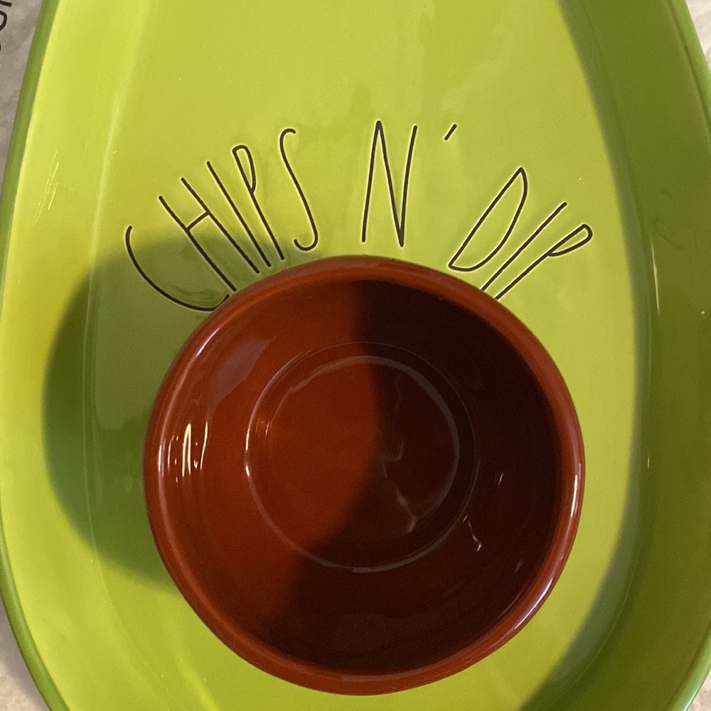 Rae Dunn CHIPS N DIP avocado shaped serving tray - Picture 4 of 6